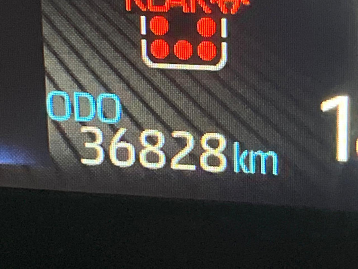 2022 Toyota Voxy 6BA-MZRA90W (UW-69f95eaee13e6)[2]
