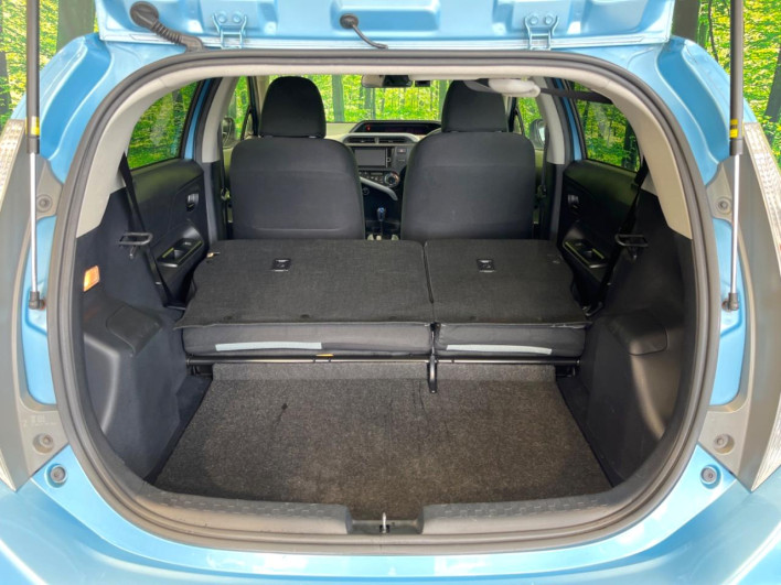 2014 Toyota Aqua DAA-NHP10 (UW-69f95eb494c61)[27]