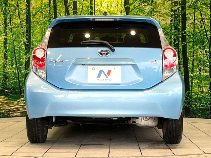 2014 Toyota Aqua DAA-NHP10 (UW-69f95eb494c61)[9]