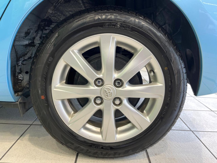 2014 Toyota Aqua DAA-NHP10 (UW-69f95eb494c61)[21]