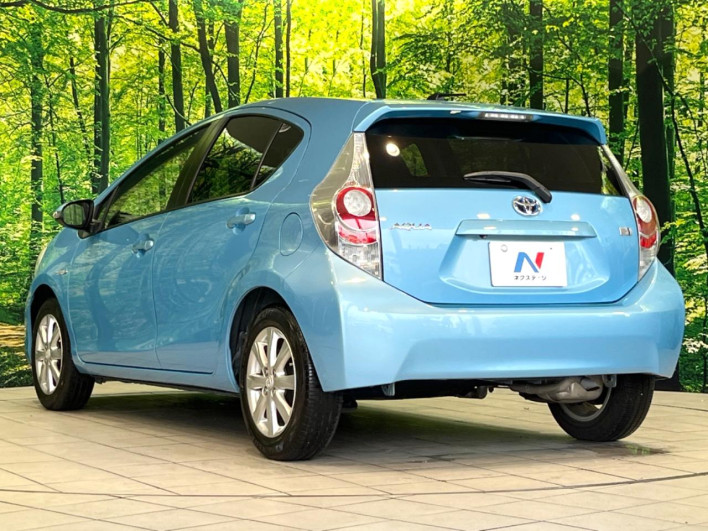 2014 Toyota Aqua DAA-NHP10 (UW-69f95eb494c61)[8]