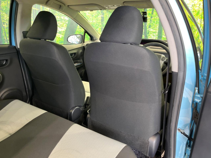 2014 Toyota Aqua DAA-NHP10 (UW-69f95eb494c61)[28]