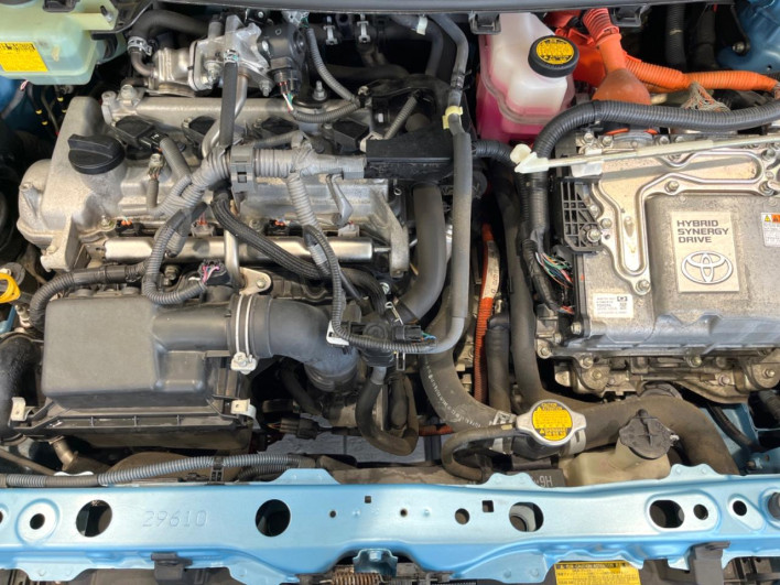 2014 Toyota Aqua DAA-NHP10 (UW-69f95eb494c61)[4]