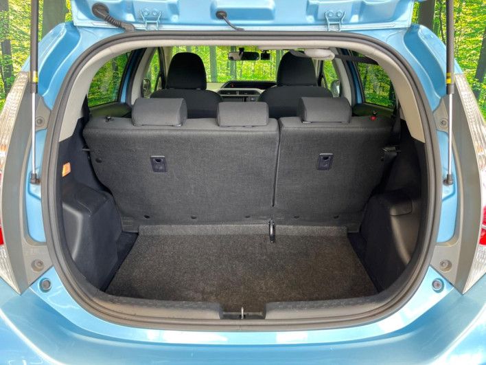 2014 Toyota Aqua DAA-NHP10 (UW-69f95eb494c61)[24]