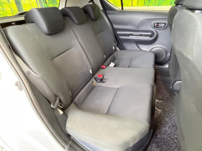 2015 Toyota Aqua DAA-NHP10 (UW-69f95eb4b9081)[27]