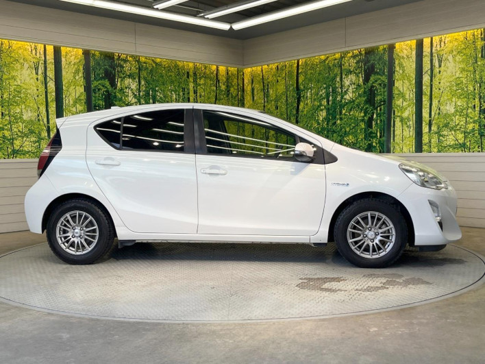 2015 Toyota Aqua DAA-NHP10 (UW-69f95eb4b9081)[20]