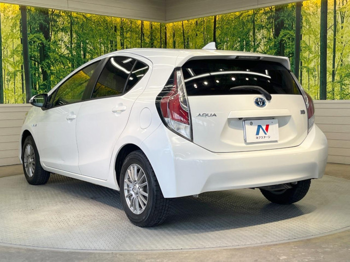 2015 Toyota Aqua DAA-NHP10 (UW-69f95eb4b9081)[23]