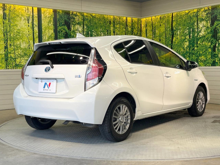 2015 Toyota Aqua DAA-NHP10 (UW-69f95eb4b9081)[21]