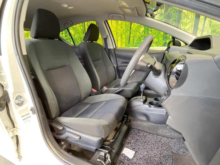 2015 Toyota Aqua DAA-NHP10 (UW-69f95eb4b9081)[26]