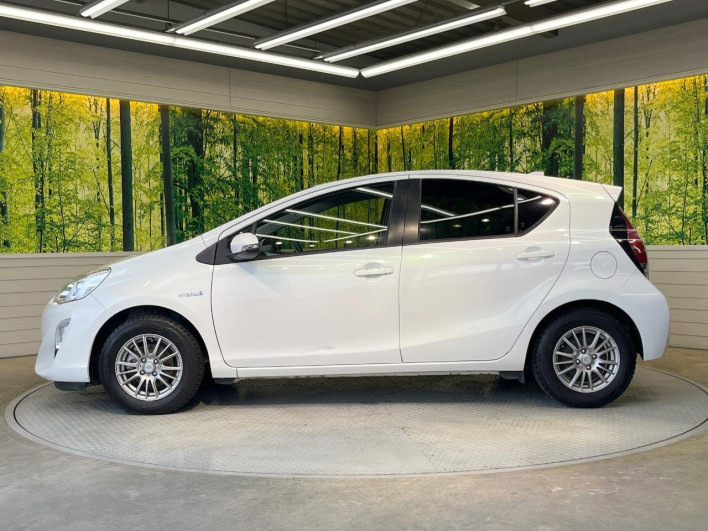 2015 Toyota Aqua DAA-NHP10 (UW-69f95eb4b9081)[24]