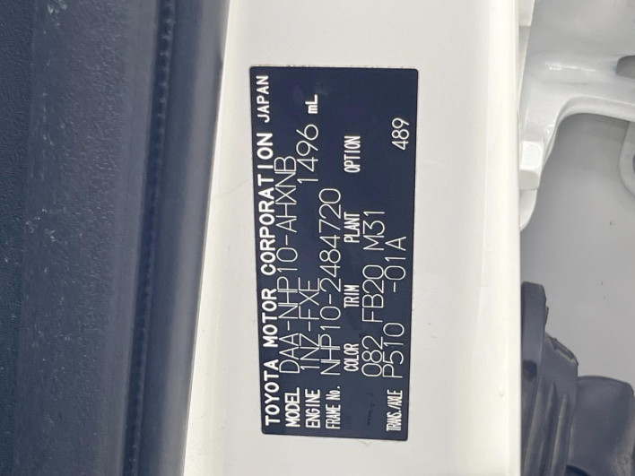 2015 Toyota Aqua DAA-NHP10 (UW-69f95eb4b9081)[1]