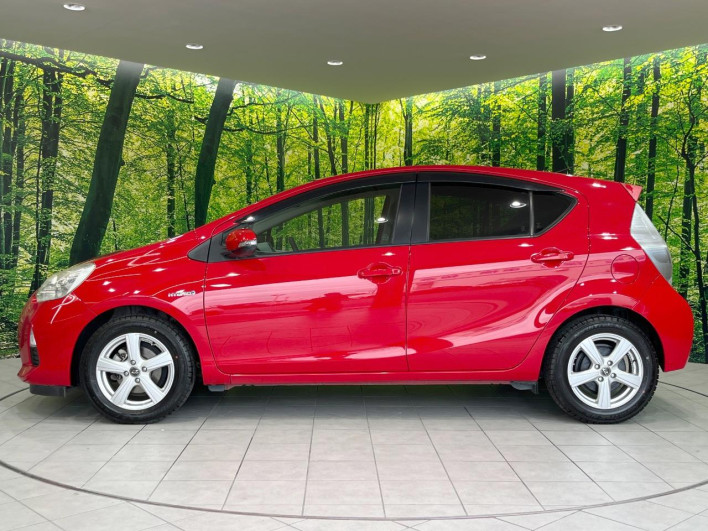 2013 Toyota Aqua DAA-NHP10 (UW-69f95eb70ab84)[6]