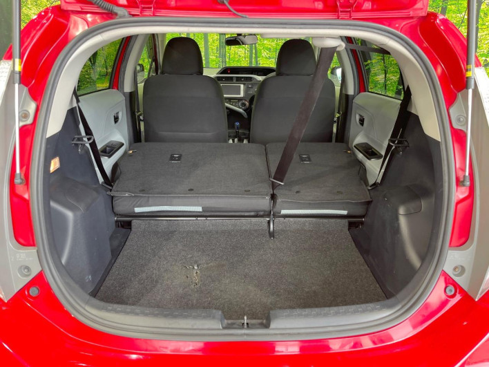 2013 Toyota Aqua DAA-NHP10 (UW-69f95eb70ab84)[27]