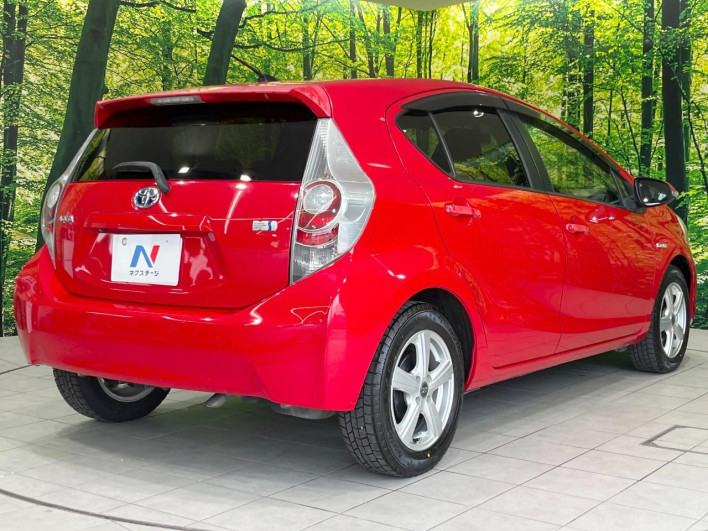 2013 Toyota Aqua DAA-NHP10 (UW-69f95eb70ab84)[9]