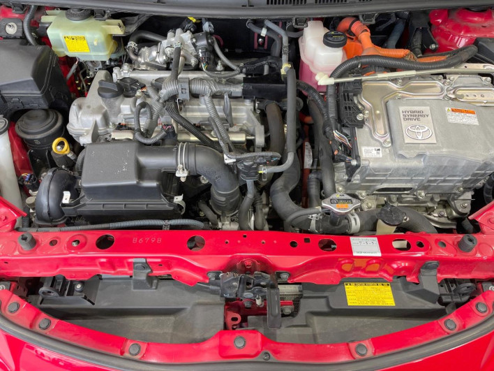 2013 Toyota Aqua DAA-NHP10 (UW-69f95eb70ab84)[4]