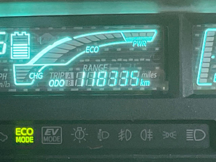 2013 Toyota Aqua DAA-NHP10 (UW-69f95eb70ab84)[2]
