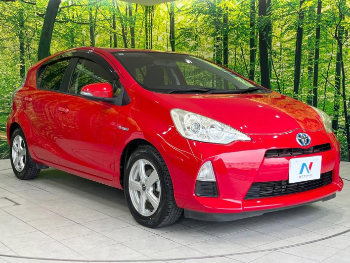 2013 Toyota Aqua DAA-NHP10 (UW-69f95eb70ab84)[11]