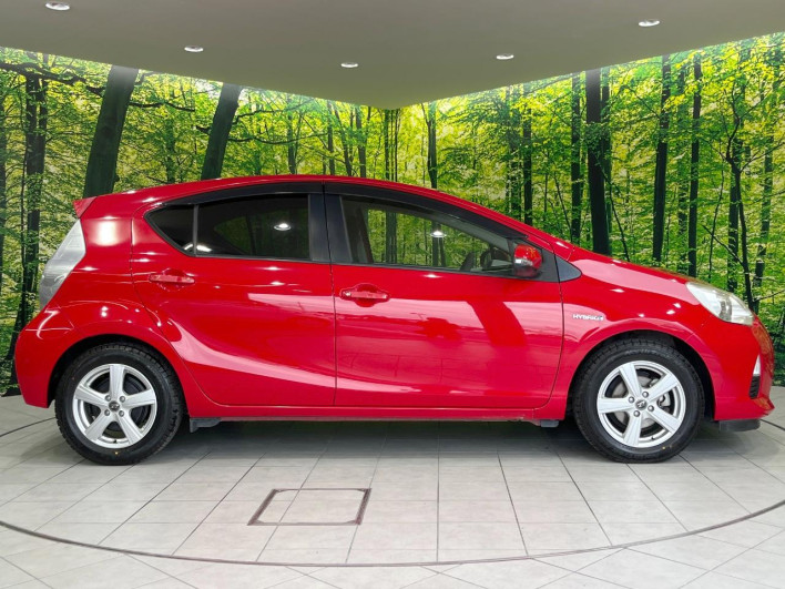 2013 Toyota Aqua DAA-NHP10 (UW-69f95eb70ab84)[10]