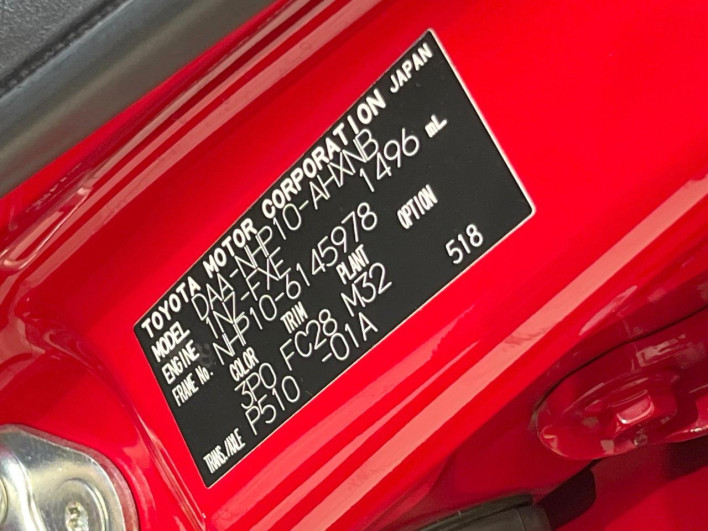 2013 Toyota Aqua DAA-NHP10 (UW-69f95eb70ab84)[1]