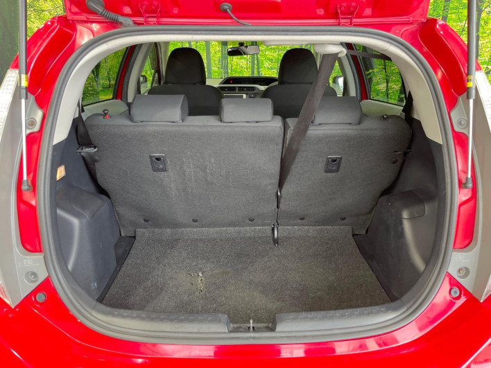 2013 Toyota Aqua DAA-NHP10 (UW-69f95eb70ab84)[26]