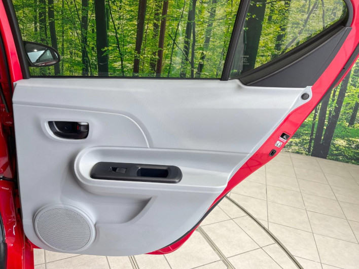 2013 Toyota Aqua DAA-NHP10 (UW-69f95eb70ab84)[24]