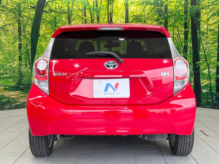 2013 Toyota Aqua DAA-NHP10 (UW-69f95eb70ab84)[8]