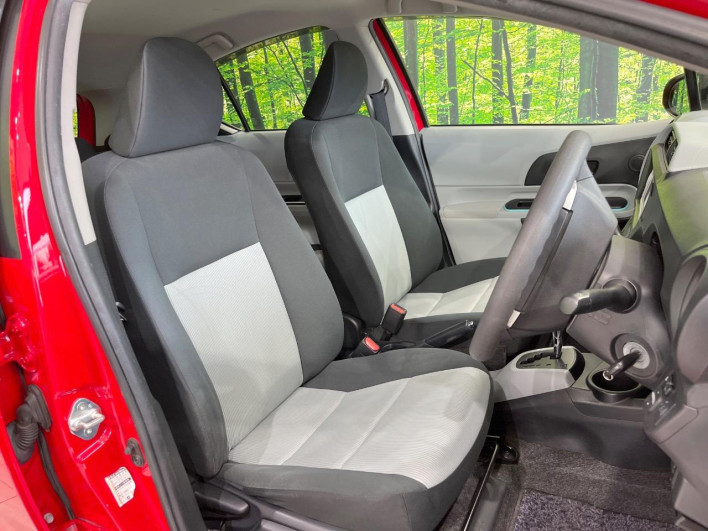 2013 Toyota Aqua DAA-NHP10 (UW-69f95eb70ab84)[20]