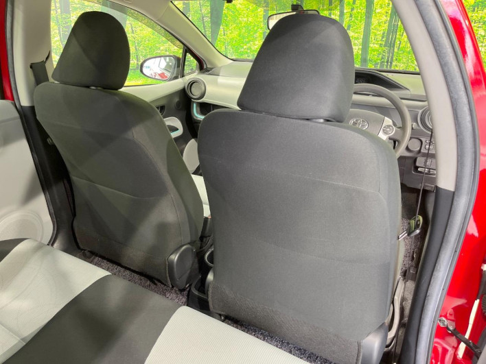 2013 Toyota Aqua DAA-NHP10 (UW-69f95eb70ab84)[22]