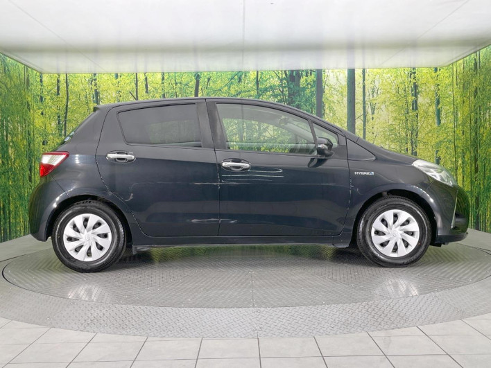 2019 Toyota Vitz DAA-NHP130 (UW-69f95eb8f2e0e)[17]