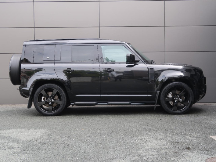 2024 Land Rover Defender 3CA-LE72WAB (UW-69f95ecc4ae9d)[10]