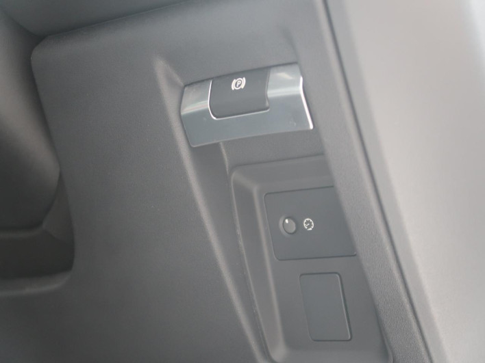 2024 Land Rover Defender 3CA-LE72WAB (UW-69f95ecc4ae9d)[20]