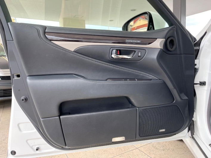 2015 Lexus LS DBA-USF40 (UW-69f95ed6d6f91)[28]