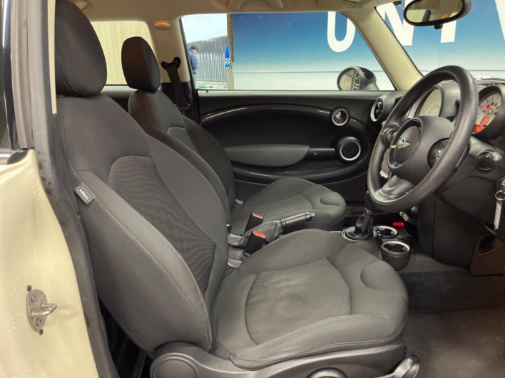 2013 Rover Mini DBA-ZG16 (UW-69f95ede69bf9)[18]