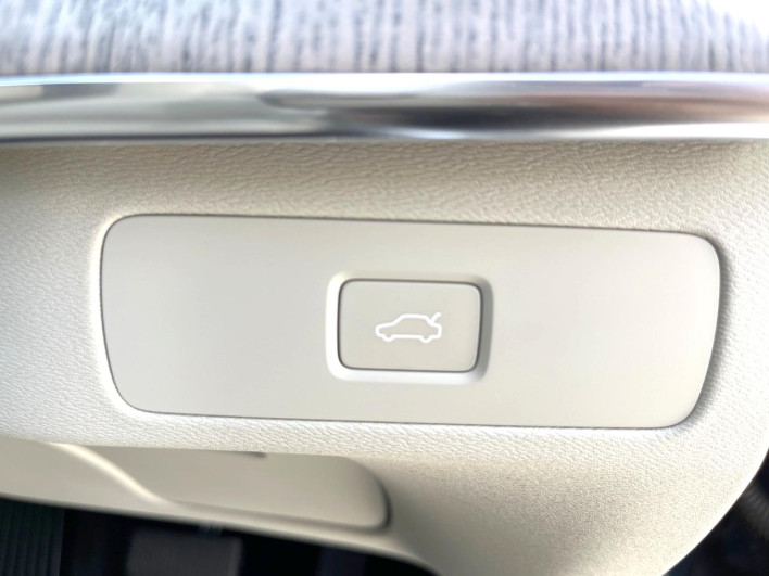 2025 Volvo XC90 5AA-LB420TXCM2 (UW-69f95edfefefe)[23]