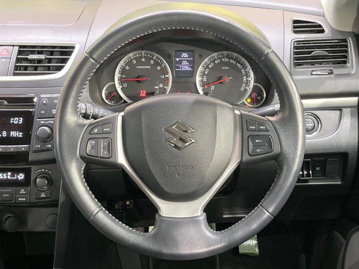 2013 Suzuki Swift DBA-ZC72S (UW-69f95ee37876d)[19]