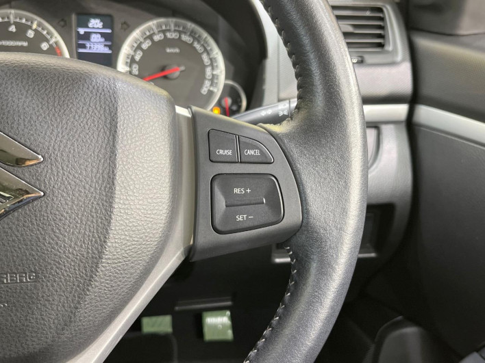 2013 Suzuki Swift DBA-ZC72S (UW-69f95ee37876d)[10]