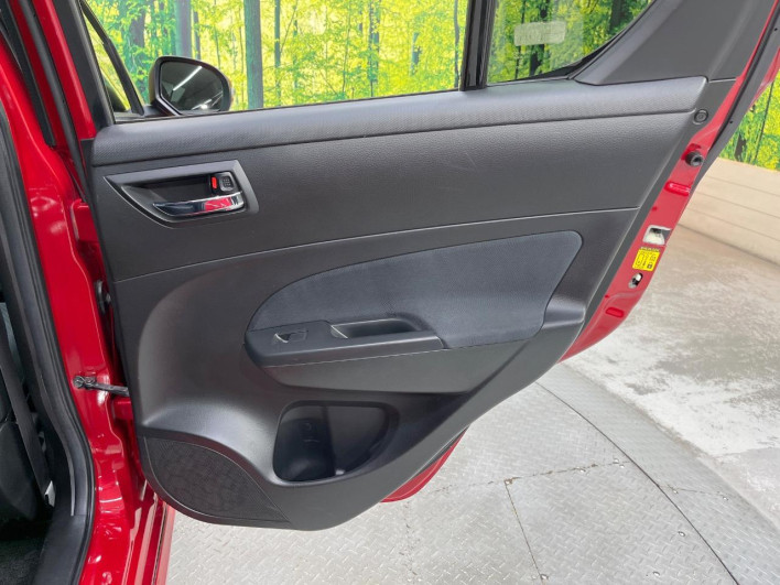 2013 Suzuki Swift DBA-ZC72S (UW-69f95ee37876d)[21]