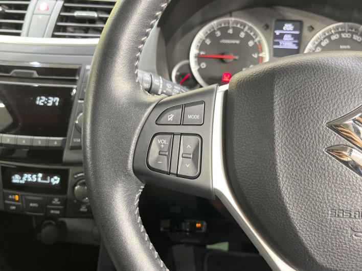 2013 Suzuki Swift DBA-ZC72S (UW-69f95ee37876d)[11]