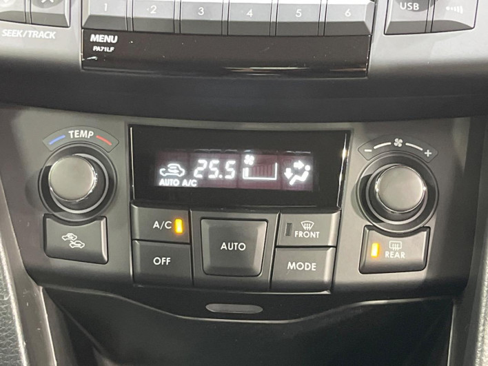 2013 Suzuki Swift DBA-ZC72S (UW-69f95ee37876d)[17]