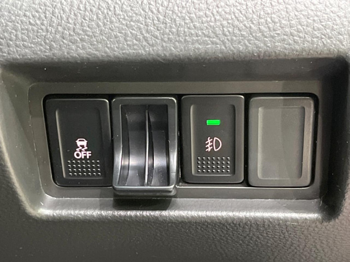 2013 Suzuki Swift DBA-ZC72S (UW-69f95ee37876d)[15]