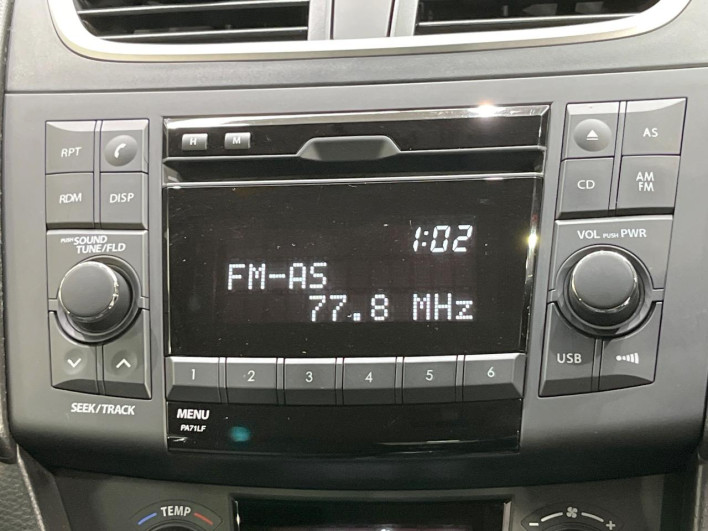 2013 Suzuki Swift DBA-ZC72S (UW-69f95ee37876d)[16]