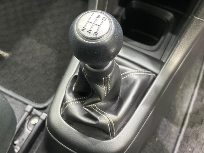 2013 Suzuki Swift DBA-ZC72S (UW-69f95ee37876d)[18]