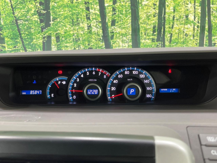 2013 Toyota Noah DBA-ZRR75G (UW-69f95ee5e406d)[26]