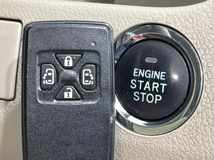 2013 Toyota Noah DBA-ZRR75G (UW-69f95ee5e406d)[16]