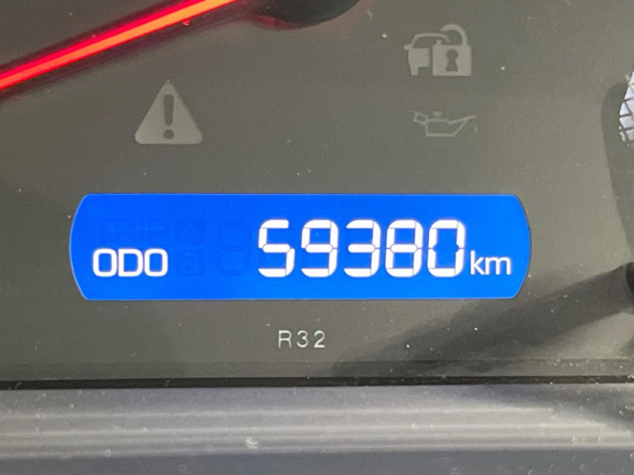 2017 Toyota Noah DBA-ZRR80W (UW-69f95ee737b8b)[2]
