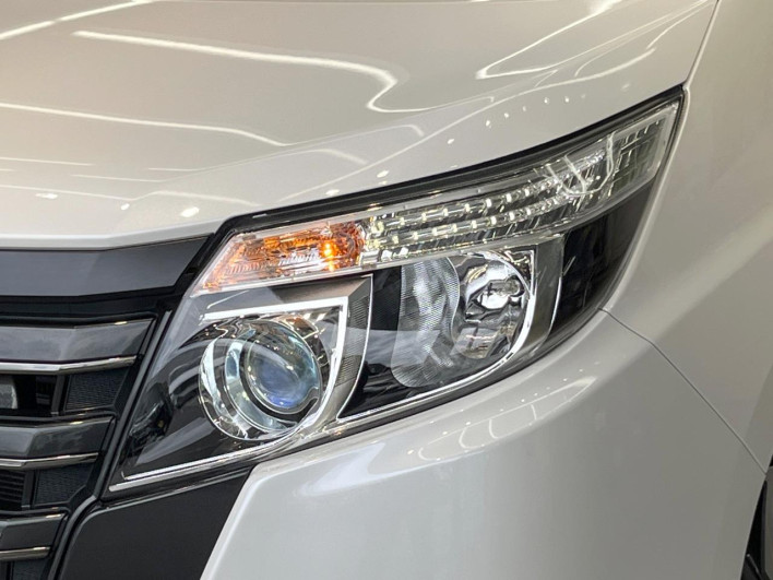 2017 Toyota Noah DBA-ZRR80W (UW-69f95ee737b8b)[8]