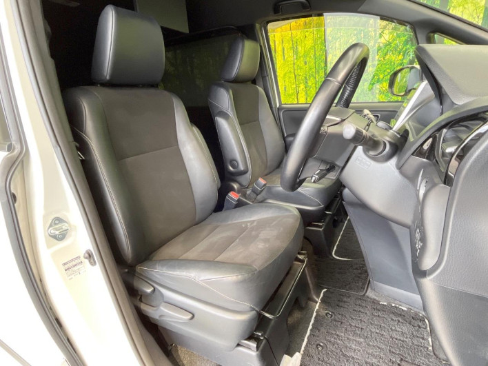 2017 Toyota Noah DBA-ZRR80W (UW-69f95ee737b8b)[28]