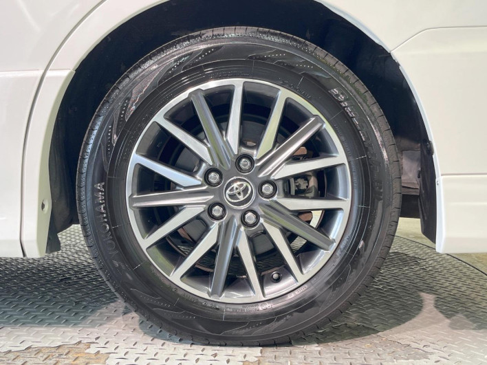 2017 Toyota Noah DBA-ZRR80W (UW-69f95ee737b8b)[12]