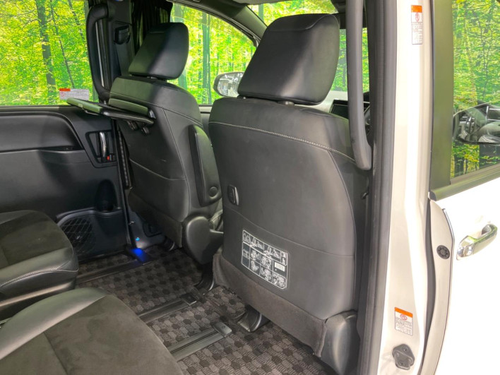 2018 Toyota Noah DBA-ZRR80W (UW-69f95ee92f17b)[27]