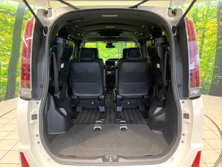 2018 Toyota Noah DBA-ZRR80W (UW-69f95ee92f17b)[25]